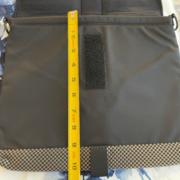 One (1) WaterField iPad/Tablet Cushioned Bag + Shoulder Strap - Picture 10 of 10